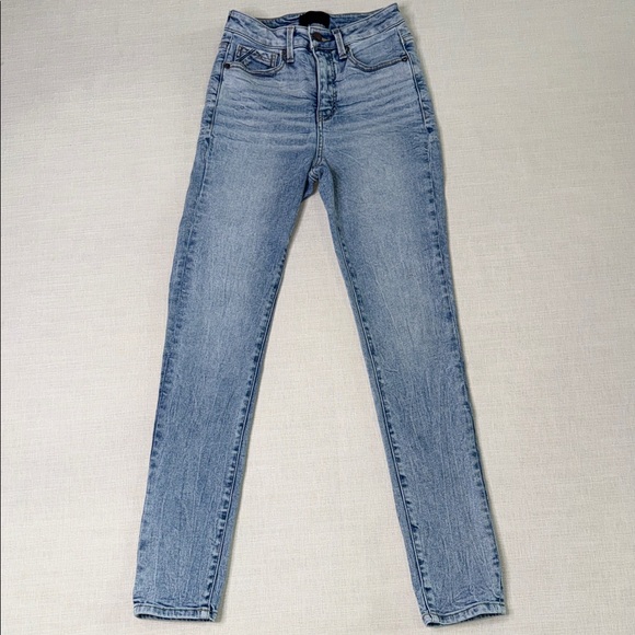 Buckle Black Women's Ankle Skinny Stretch Jean in Light Blue - Picture 4 of 13